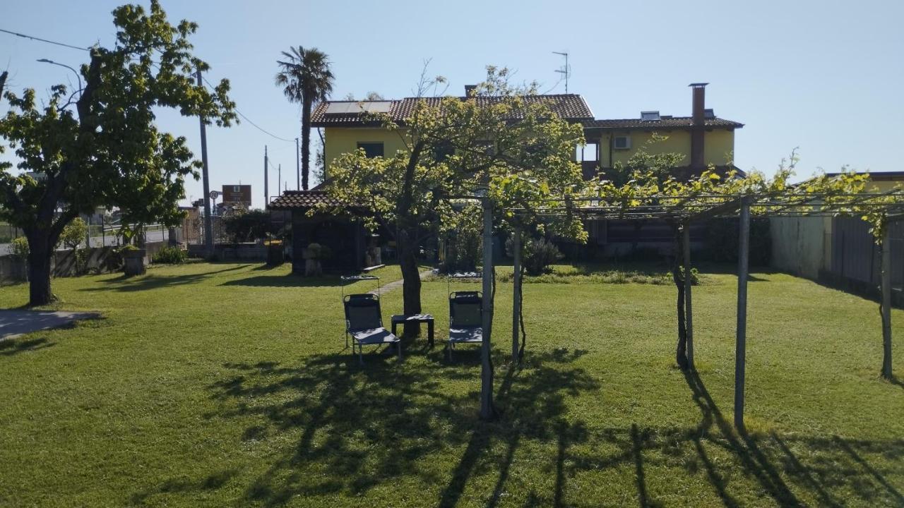 Appartamento Mansarda Al Mare Pertegada Esterno foto